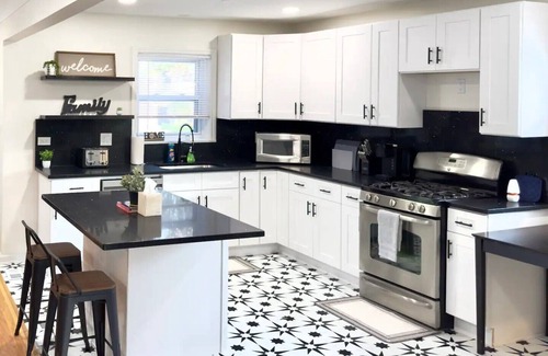 Skokie Casa | Spacious Family Home, 8bd Gem In A Prime Location!