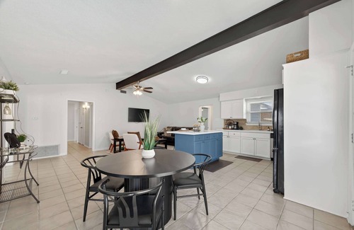 La Porte Casa | Spacious Family Home BBQ and Outdoor Area