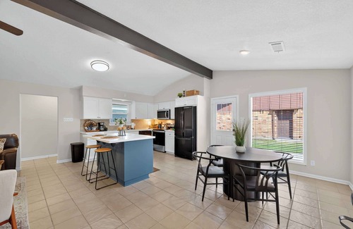 La Porte Casa | Spacious Family Home BBQ and Outdoor Area