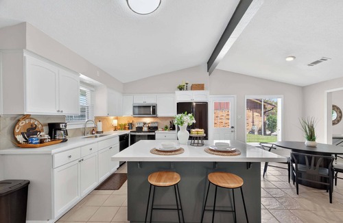La Porte Casa | Spacious Family Home BBQ and Outdoor Area