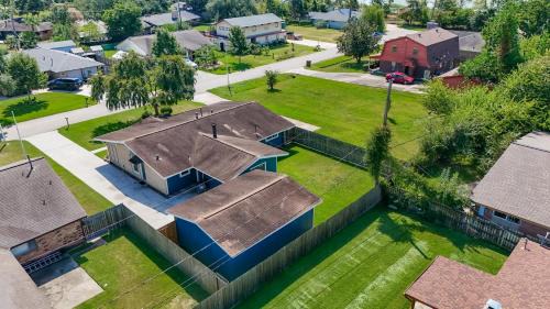 La Porte Casa | Spacious Family Home BBQ and Outdoor Area