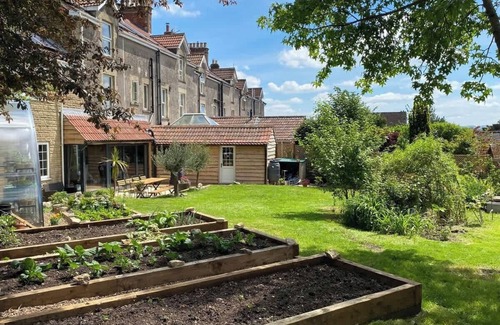Frome Casa | Spacious Family Home - Central Frome