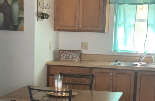 Laurel Casa | Spacious family home close to food, fun, and historic venues!