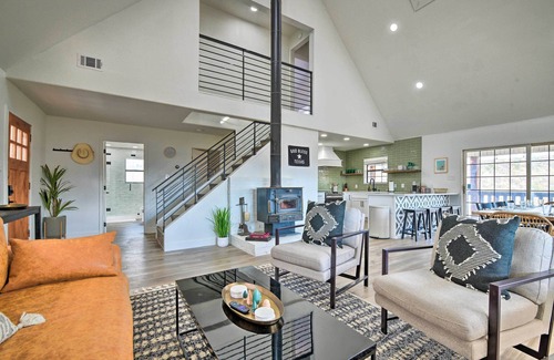 Gordon Casa | Spacious Family Home on the Water + Boat Dock