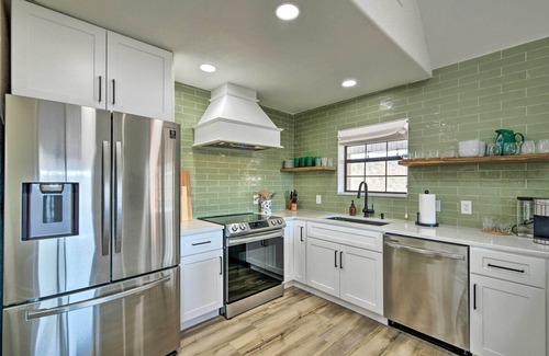 Gordon Casa | Spacious Family Home on the Water + Boat Dock