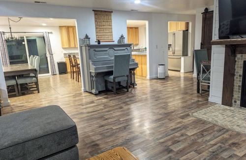 Coos Bay Casa | Spacious Family Home