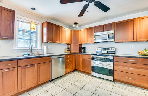 Eastern Vermont Casa | Spacious Family Home w/ Deck & Yard: 5 Mi to Stowe