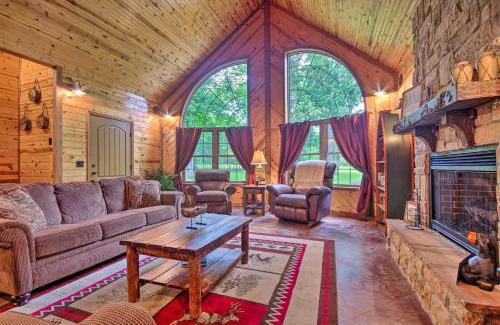 Mountain Home Casa | Spacious Family Home with Fire Pit by Norfork Lake!