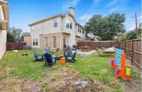 Richardson Casa | Spacious Family Home w/ Game Room + Fenced Yard