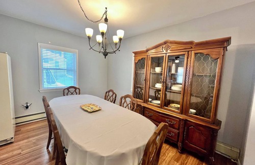 Verona Casa | Spacious family home with central air! 5 min walk to verona park