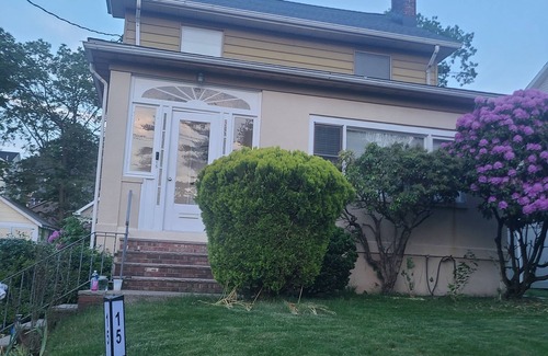 Verona Casa | Spacious family home with central air! 5 min walk to verona park