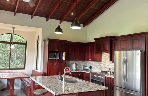 Concepción Casa | Spacious house, great view, pool.