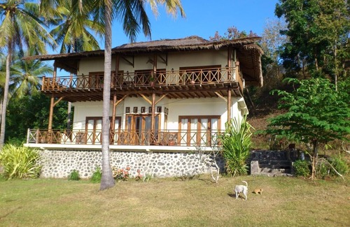 Batu Putih Casa | Spacious family Villa with freshwater pool, private garden, South West Lombok