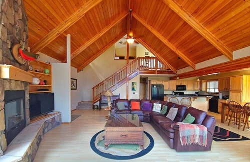 Munds Park Apartamento | Spacious Family Mountain Cabin ~2 Decks ~Near Lake
