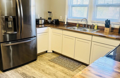 Rossville Casa | Spacious Family Oasis - Timeless Charm