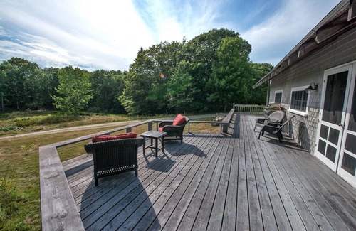 Deer Isle Chalet De Esquí | Spacious family retreat on a quiet cove with dock access