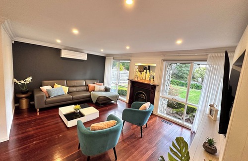Boronia Casa | Spacious Family Retreat in Boronia – 5BR, 3.5BA with Mountain Views