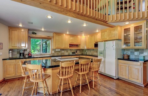 Cle Elum Casa | Spacious Golf Course Getaway Hot Tub Trails Sleeps 12 Adventure Ready
