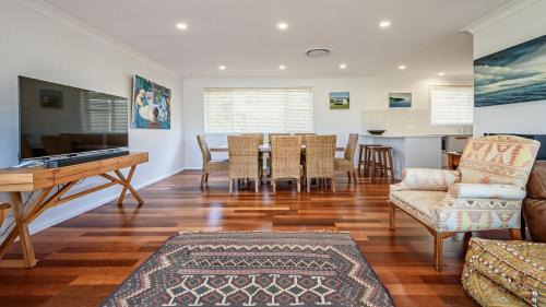 Killcare Heights Casa | 'Spacious Family Retreat' by HolidayCo