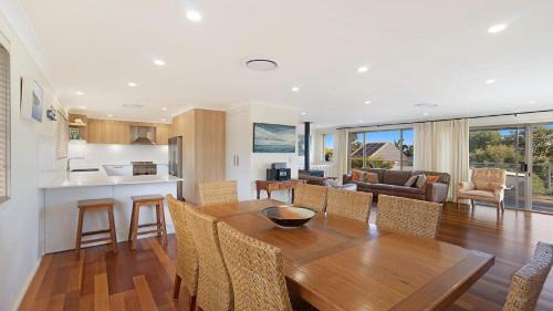Killcare Heights Casa | 'Spacious Family Retreat' by HolidayCo