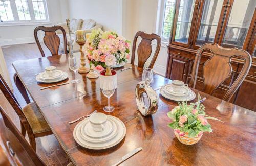 Oakville Casa | Spacious Family Retreat with Free Parking