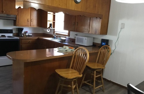Alpine Casa | Spacious Family Retreat - weekly and monthly discounts
