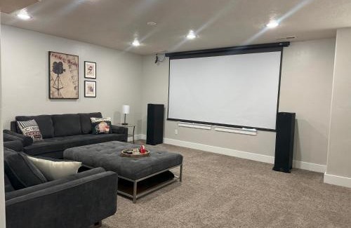 Meridian Casa | Spacious Family Retreat with Hot Tub & Home Theater
