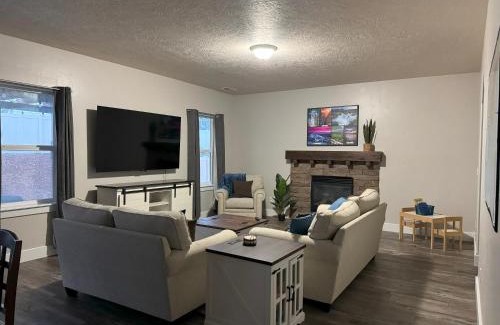 Meridian Casa | Spacious Family Retreat with Hot Tub & Home Theater