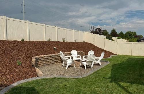 Meridian Casa | Spacious Family Retreat with Hot Tub & Home Theater