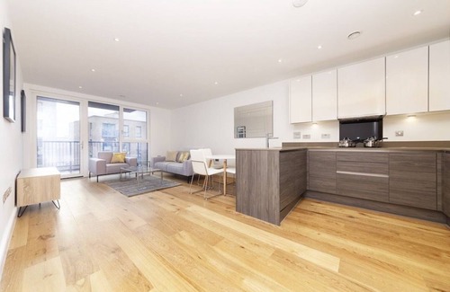 Island Gardens Apartamento | Spacious family sized stylish apartment- with large balcony