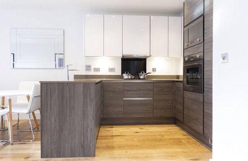 Island Gardens Apartamento | Spacious family sized stylish apartment- with large balcony