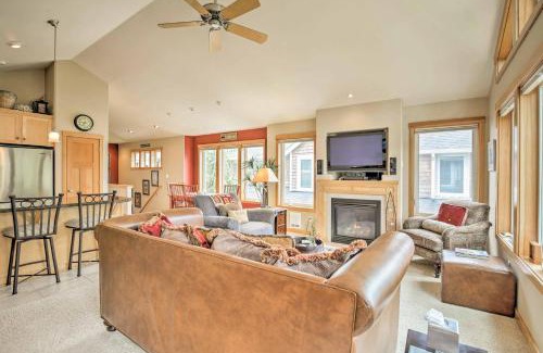 Manzanita Casa | Spacious Family Townhome Walk to Beach and Downtown