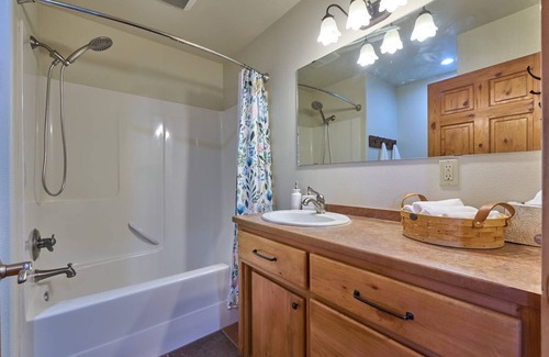 Joseph Otro | Spacious Farm House with Stunning Mountain Views