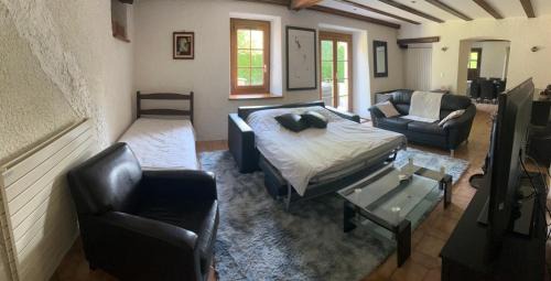Larringes Apartamento | Spacious Farmhouse Apartment, by Lake & Mountains