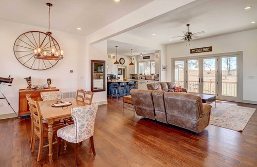 Harrison Casa | Spacious Farmhouse Near Hikes & Waterfalls