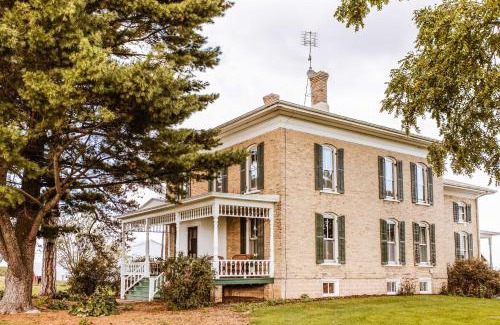 Janesville Casa | Spacious Farmhouse on 200 Acres Along the River