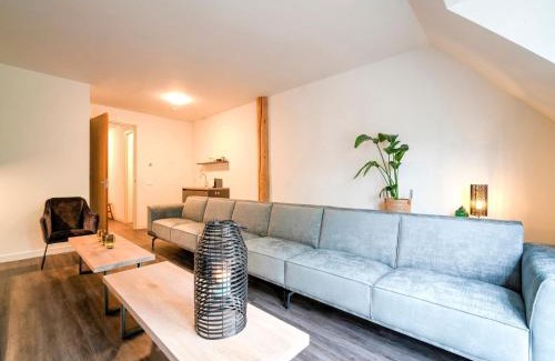 Noardburgum Casa | Spacious Farmhouse with Sauna, hottub