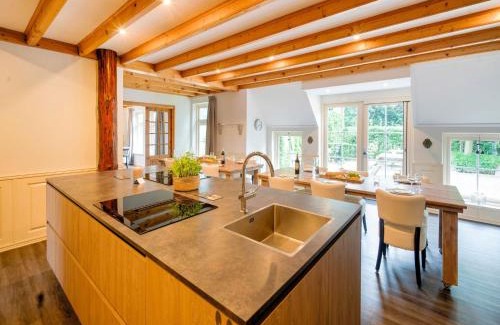 Noardburgum Casa | Spacious Farmhouse with Sauna, hottub