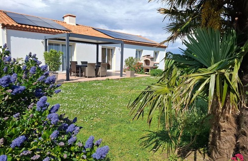 Brem Sur Mer Cabaña | Casa rural moderna con terraza, bicicletas y wifi en Brem-sur-Mer