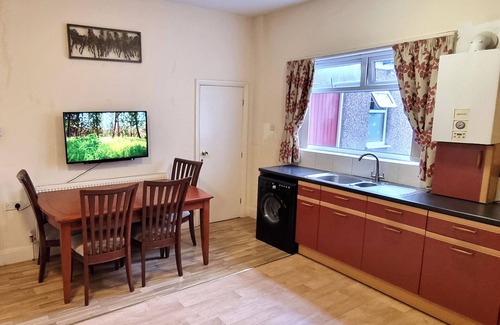 Rochdale Apartamento | Spacious Flat Free Parking Fast Wi-Fi Visit Rochdale Manchester Oldham Bury