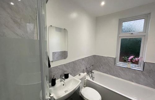 Northampton Apartamento | Spacious Flat! Sleeps 7, Pet Friendly and Parking