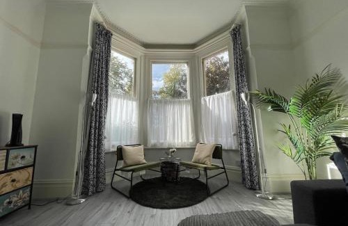 Northampton Apartamento | Spacious Flat! Sleeps 7, Pet Friendly and Parking