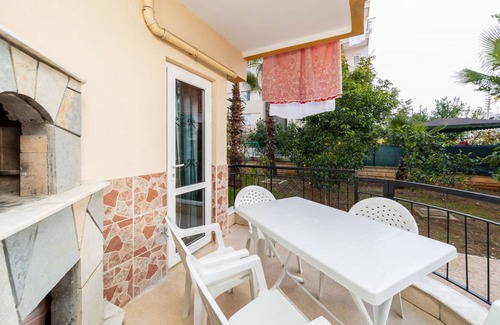 Muratpasa Apartamento | Spacious Flat with Backyard in Muratpasa