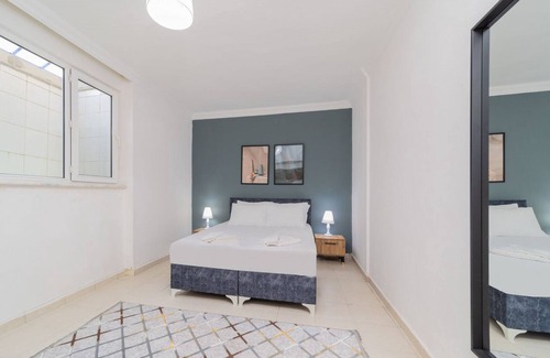 Muratpasa Apartamento | Spacious Flat with Backyard in Muratpasa