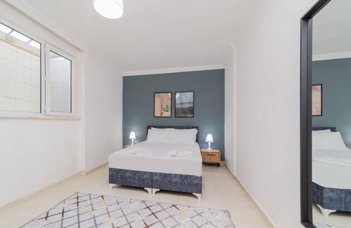 Muratpasa Apartamento | Spacious Flat with Backyard in Muratpasa