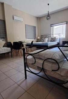 Filiatra Casa | Spacious flat with private garden