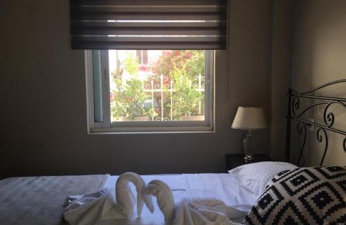 Filiatra Casa | Spacious flat with private garden