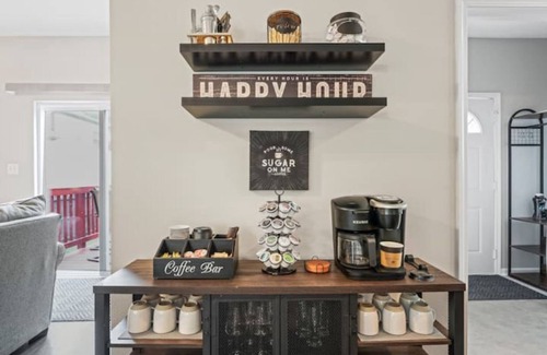Kennedy King Casa | Spacious for Groups~Game Room~5 Min to Mass Ave