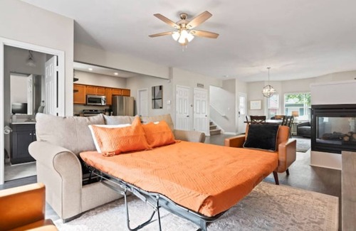 Kennedy King Casa | Spacious for Groups~Game Room~5 Min to Mass Ave