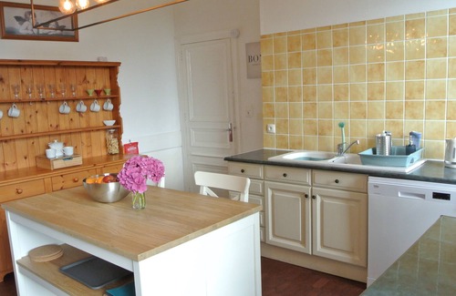 Landelles-et-Coupigny Casa | La casa en Landelles-et-Coupigny posee 6 dormitorio(s) y capacidad para 12 personas